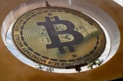 Bitcoin tăng như vũ bão, tiếp tục phá kỉ lục, tương lai của đồng tiền này sẽ ra sao?