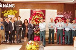 Học viện Chính trị khu vực III thăm Sư đoàn Không quân 372