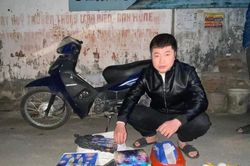 Bóc gỡ đường dây buôn bán hàng cấm là pháo nổ