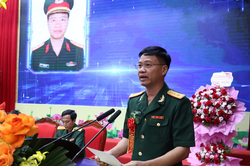 Cán bộ tận tụy với công tác tuyển quân