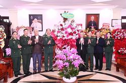 Bộ đội Biên phòng Nghệ An chúc mừng Tòa Giám mục Giáo phận Vinh nhân dịp lễ Giáng sinh