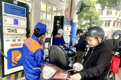 Giá xăng RON95-III tăng vượt ngưỡng 21.000 đồng/lít