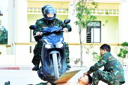 Lính trinh sát Nghệ An khổ luyện trong tiết trời Đông lạnh giá