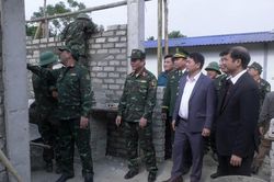 Bộ đội đưa niềm vui về bản làng