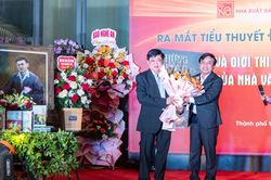 Ra mắt tái bản cuốn tiểu thuyết 'Hừng Đông' của nhà văn Nguyễn Thế Kỷ