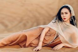 Nữ hoàng hoa hồng Bùi Thanh Hương đẹp tựa 'Nữ thần' giữa sa mạc Dubai