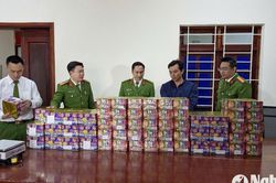 Tài xế ở Nghệ An bị bắt khi 'ngụy trang' 2,5 tạ pháo nổ trong xe chở sắn