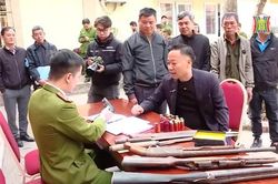 Tuyên truyền người dân giao nộp vũ khí, vật liệu nổ