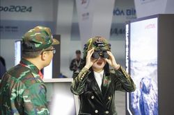 Triển lãm Quốc phòng Quốc tế Việt Nam 2024: Khách tham quan được trải nghiệm súng thật