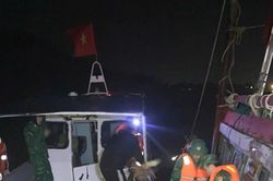 Biên phòng Nghệ An cứu nạn kịp thời 4 thuyền viên trên tàu cá gặp nạn