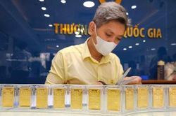 Giá vàng hôm nay 23-12: Vàng miếng SJC tăng mạnh