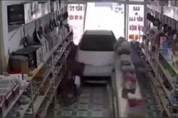 Vụ tai nạn thương tâm tại Tuyên Quang khiến bé 17 tháng tuổi tử vong: Trách nhiệm pháp lý của lái xe ô tô, xe máy thế nào?