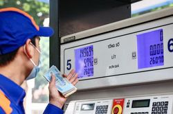 Giá xăng dầu ngày 24/12: Xu hướng tăng nhẹ