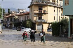 Bão mạnh hoành hành tại Italy