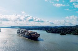 Mỹ, Panama tranh luận về phí qua kênh đào