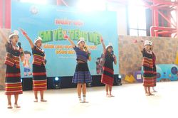 Sôi nổi ngày hội 'Em yêu tiếng Việt'