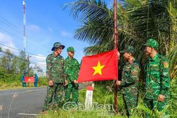 Tự hào tuyến đường rợp cờ Tổ quốc