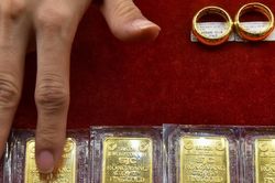 Giá vàng hôm nay 25/12: Giá vàng thế giới và giá vàng trong nước giảm đồng loạt