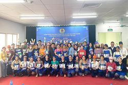 Trao trên 1.500 suất quà cho nữ đoàn viên, công nhân lao động có hoàn cảnh khó khăn