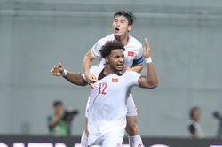 Duy Mạnh: 'Xuân Son là tiền đạo tuyệt vời'