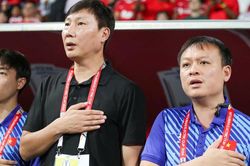 HLV Kim Sang Sik: 'Thắng 2-0 nhưng đội vẫn phải cẩn trọng ở lượt về'