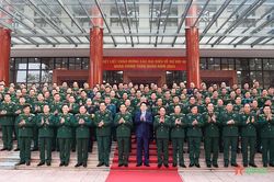 Tập trung nâng cao sức mạnh Quân đội, duy trì nghiêm chế độ sẵn sàng chiến đấu, bảo vệ vững chắc vùng trời, vùng biển, biên giới, nội địa, không gian mạng
