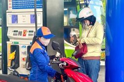Hai mặt hàng xăng đều giảm trên 400 đồng/lít