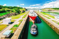 Tranh cãi về kênh đào Panama và đảo Greenland