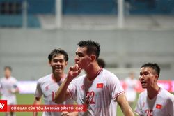 'Bóng đá không phải là trò chơi chỉ gói gọn trong 90 phút'