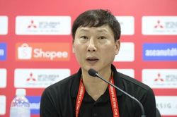 Huấn luyện viên Kim Sang-sik bày tỏ quan điểm về quyết định của trọng tài trong trận gặp Singapore
