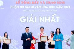 Nam sinh Nghệ An giành cú đúp giải Nhất cuộc thi Đại sứ Văn hóa đọc