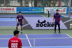 Tuyển thủ Việt Nam thư thái chơi pickleball sau trận thắng Singapore