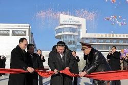 Lãnh đạo Triều Tiên khánh thành trang trại cá gần căn cứ tàu ngầm