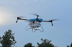 Phát triển drone chăm sóc cây công nghiệp