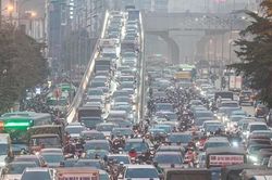 Đường phố Thủ đô 'nghẹt thở' trong ngày cuối cùng của năm 2024