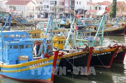 Tăng kiểm tra tàu cá, đảm bảo đủ điều kiện trước khi ra khơi