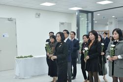 Phó Chủ tịch Quốc hội Nguyễn Thị Thanh ghi sổ tang chia buồn tại Đại sứ quán Hàn Quốc