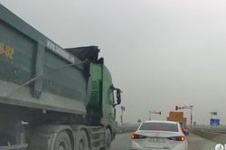 Xe hổ vồ vượt ẩu, đi ngược chiều trên đường N5