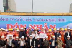 Cảng Nghệ Tĩnh đón những tấn hàng đầu tiên của năm 2025