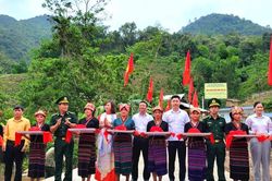 Yên dân, ấm bản nơi biên giới