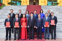 Toàn cảnh Chủ tịch nước Lương Cường trao quyết định phong hàm Đại sứ cho các lãnh đạo và cán bộ ngành Ngoại giao