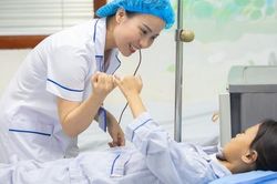 Từ 1/1/2025, người mắc bệnh hiếm, bệnh hiểm nghèo không phải làm thủ tục chuyển tuyến