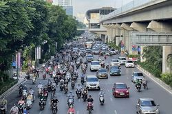 Từ 1/1/2025, người đi xe máy vượt đèn đỏ, đi trên vỉa hè bị phạt từ 4-6 triệu đồng