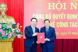 Công bố và trao Quyết định chuẩn y Phó Bí thư Tỉnh ủy Nghệ An