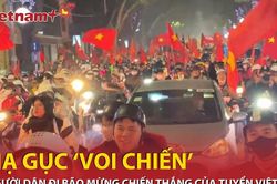 Người dân Thủ đô 'đi bão' ăn mừng chiến thắng của đội tuyển Việt Nam