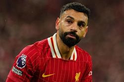 Salah làm khó Liverpool