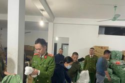 Hà Nội: Phát hiện cơ sở sản xuất tất chân giả mạo hàng nghìn sản phẩm nhãn hiệu nổi tiếng
