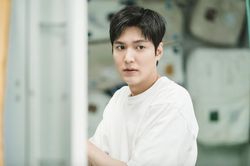 Tài tử Lee Min Ho trở lại vai diễn bác sĩ trong 'When the Stars Gossip'