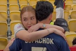 Supachok được bạn gái an ủi sau thất bại tại chung kết ASEAN Cup