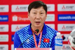 Có một HLV Kim Sang Sik rất 'Việt Nam' khiến người hâm mộ càng thêm yêu quý và trân trọng